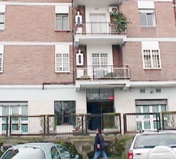 Klik p� billedet for at bes�ge lejligheden