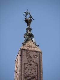 Flodfontnen - Pamphilj-duen p toppen af obelisken