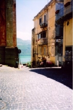 Sidegade med udsigt i Castel Gandolfo